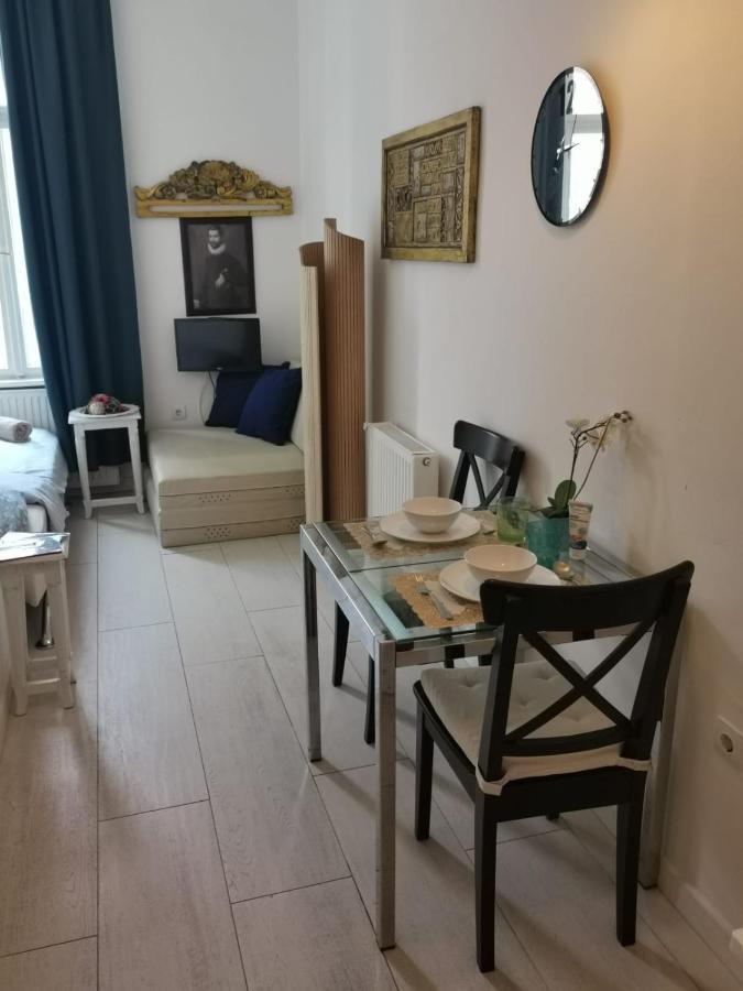 Tiny Apartment In City Center Загреб Экстерьер фото